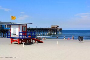 On the beach, beach towels - Oceanfront corner unit with absolutely stunning views. (Cocoa Beach)