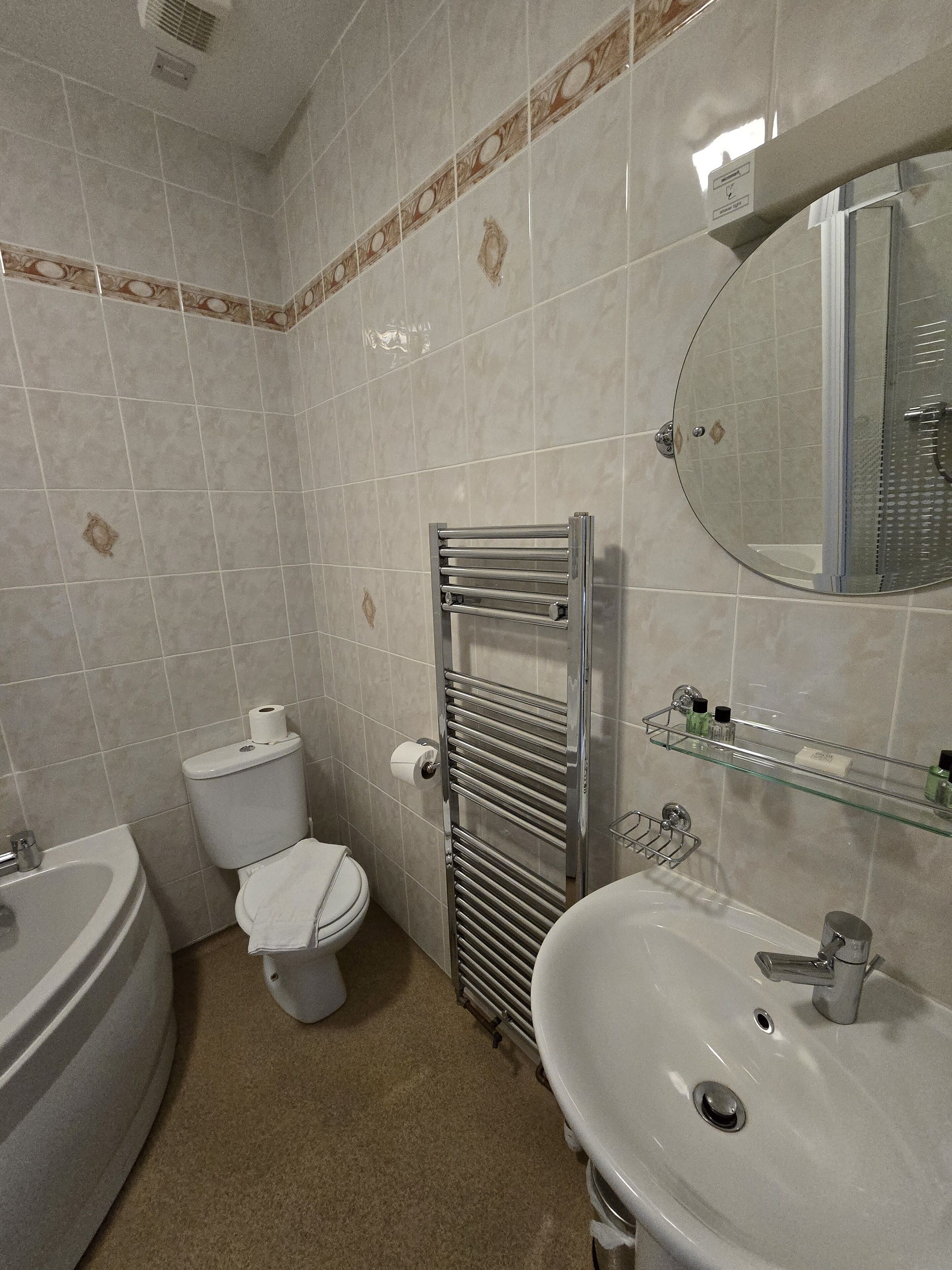 deluxe double room | 1 bedroom, desk, iron/ironing board, free wifi