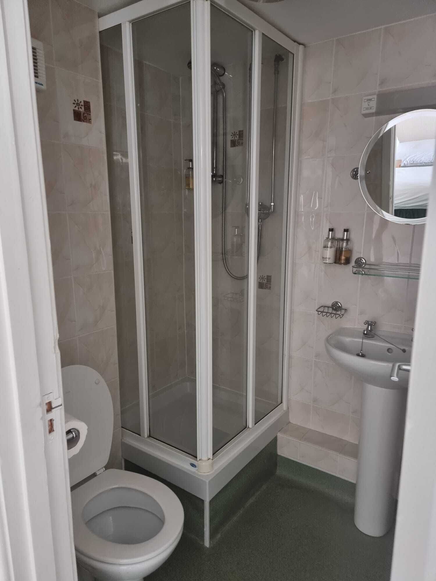 standard triple room | bathroom | bathrobes, towels