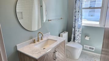 Combined shower/tub, hair dryer, towels, soap