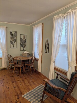 Interior - Experience tranquility by the sea, Magnificent views, Romantic charm. (Lower Montague)