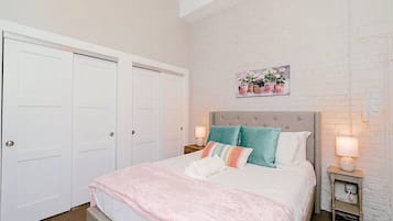 1 slaapkamer, een bureau, een strijkplank/strijkijzer, gratis wifi