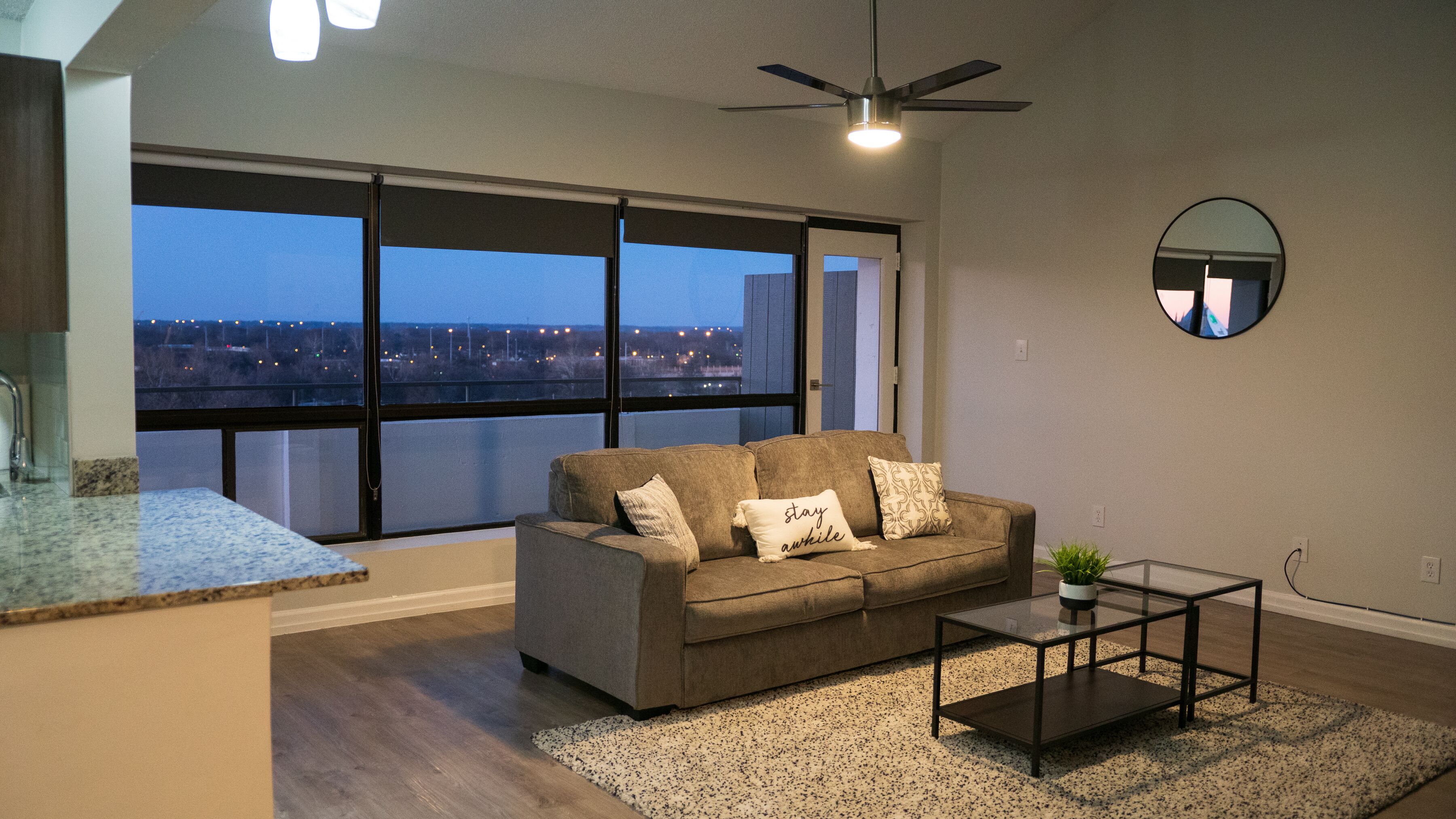 Cozy Downtown Luxury High-Rise: Sleeps 6