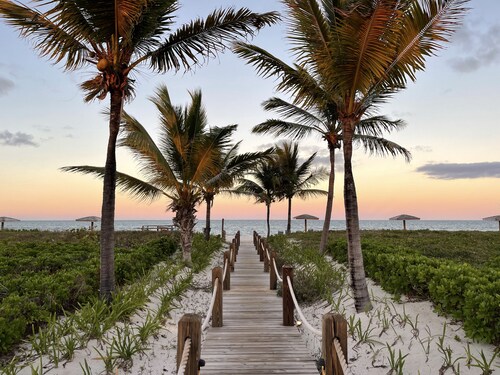 Oceanfront Penthouse Oasis— Stunning Balcony Views, Pool, Hot tub & Paddleboards