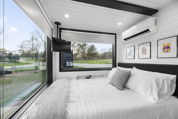 5 bedrooms, WiFi, bed sheets