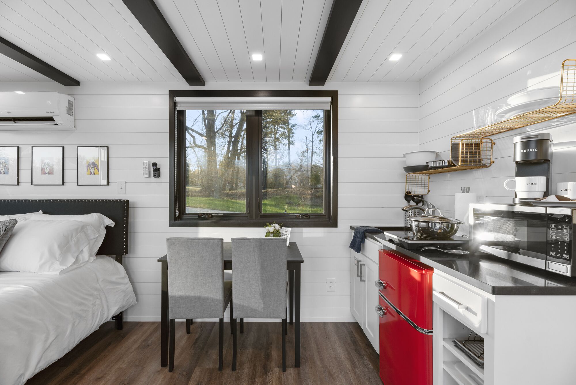 Felices los 4 close to Lake Conroe! Heated Pool, Stocked Ponds, Cute Pygmy Goats