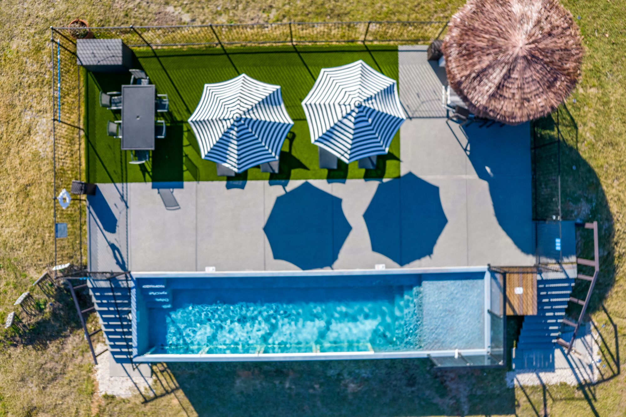 Felices los 4 close to Lake Conroe! Heated Pool, Stocked Ponds, Cute Pygmy Goats