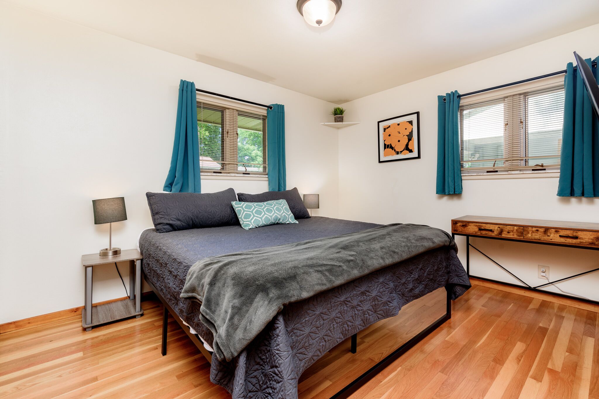 4 camere, una scrivania, ferro/asse da stiro, culla da viaggio