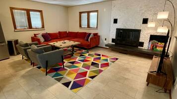 Smart TV, videogiochi, libri, studio