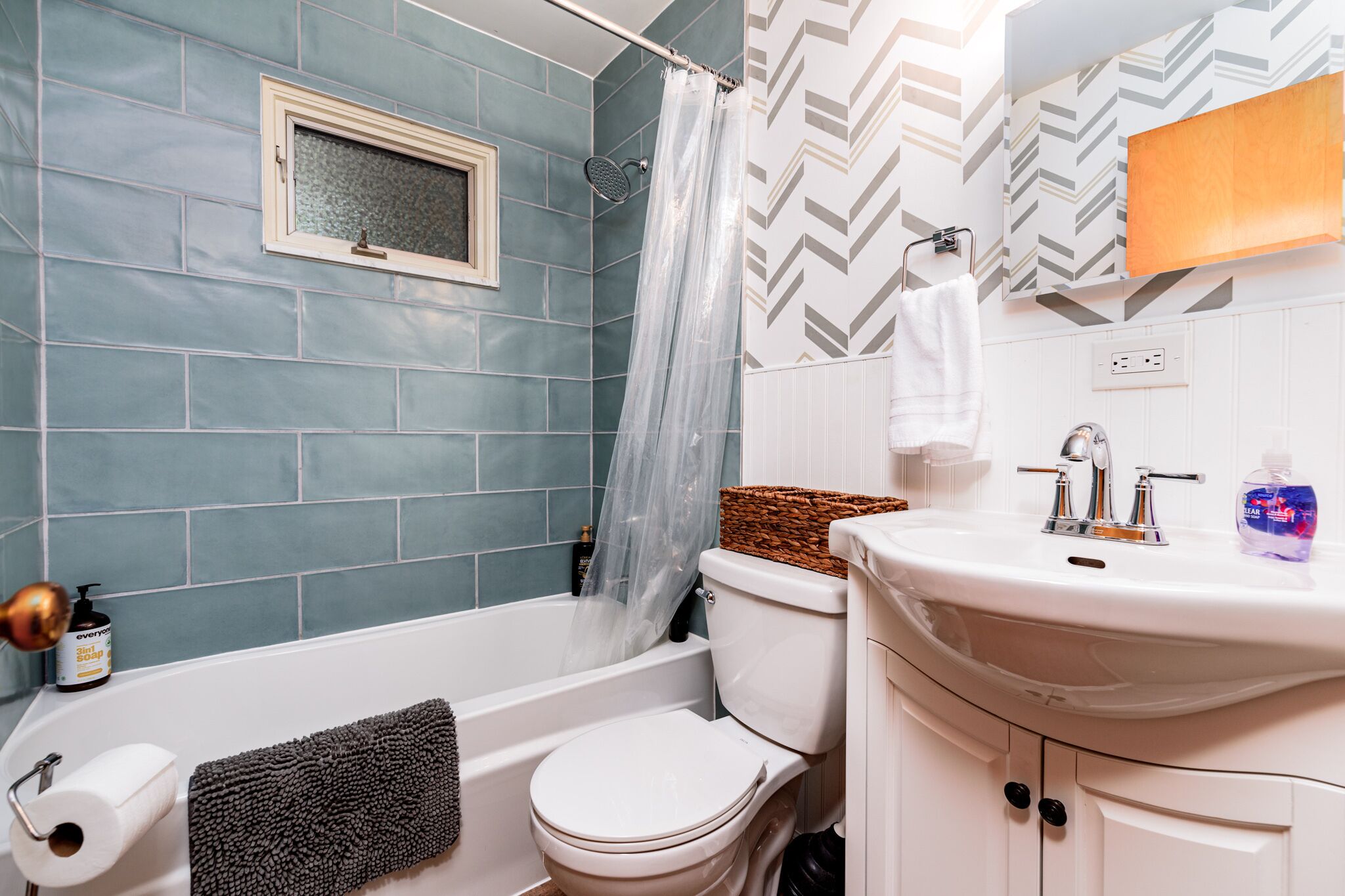 Close 2 Forest Park | Pet Friendly | Food, shops