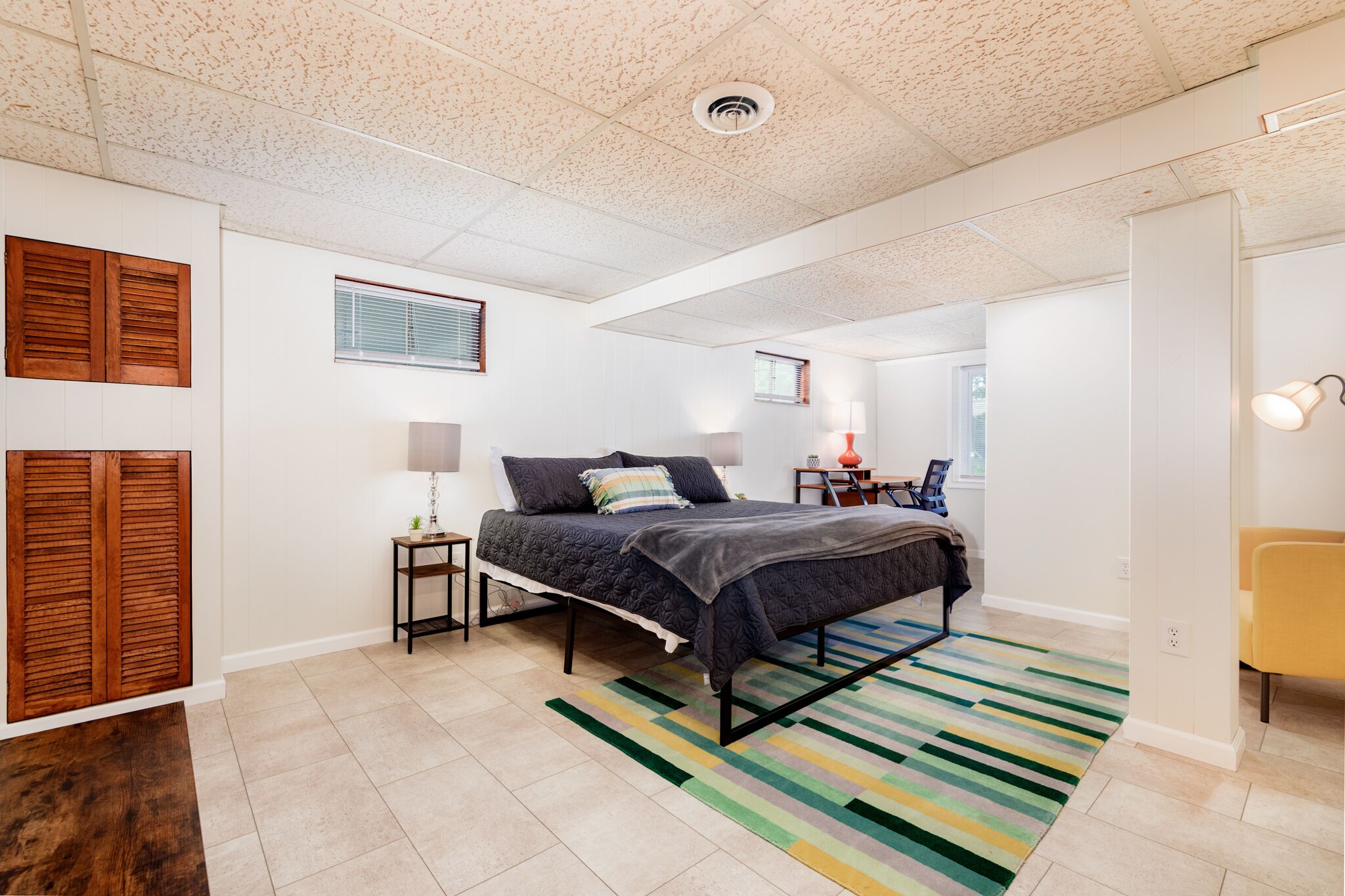 4 多间卧室、办公桌、熨斗/熨衣板、旅行婴儿床