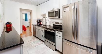 Close 2 Forest Park, Fenced Yard-Pets; Food, Shops