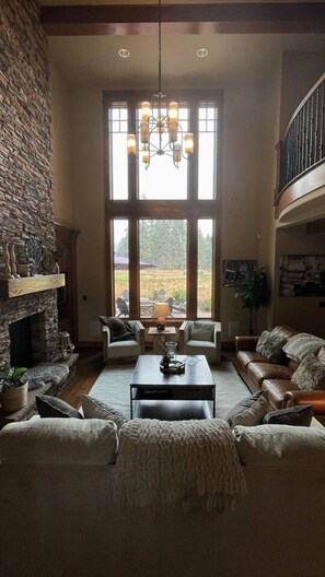 TV, fireplace, table tennis, stereo