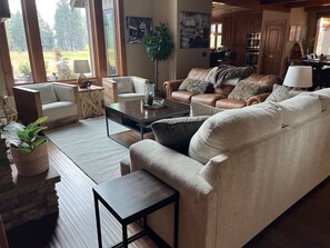 TV, fireplace, table tennis, stereo