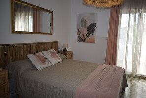 3 chambres, fer et planche à repasser, Wi-Fi gratuit, draps fournis