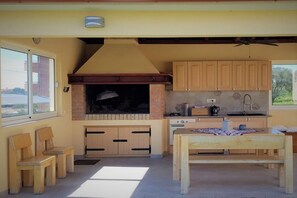Kühlschrank, Mikrowelle, Herdplatte, Geschirrspüler