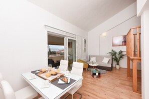 Dining - Duplex two bedroom apartment with balcony (Sv. Petar na Moru)