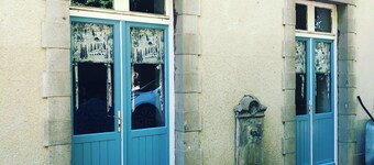 Cottage set in the grounds of a Chateau (countryside)