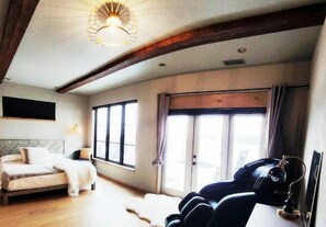 7 chambres, bureau, fer et planche à repasser, lit parapluie