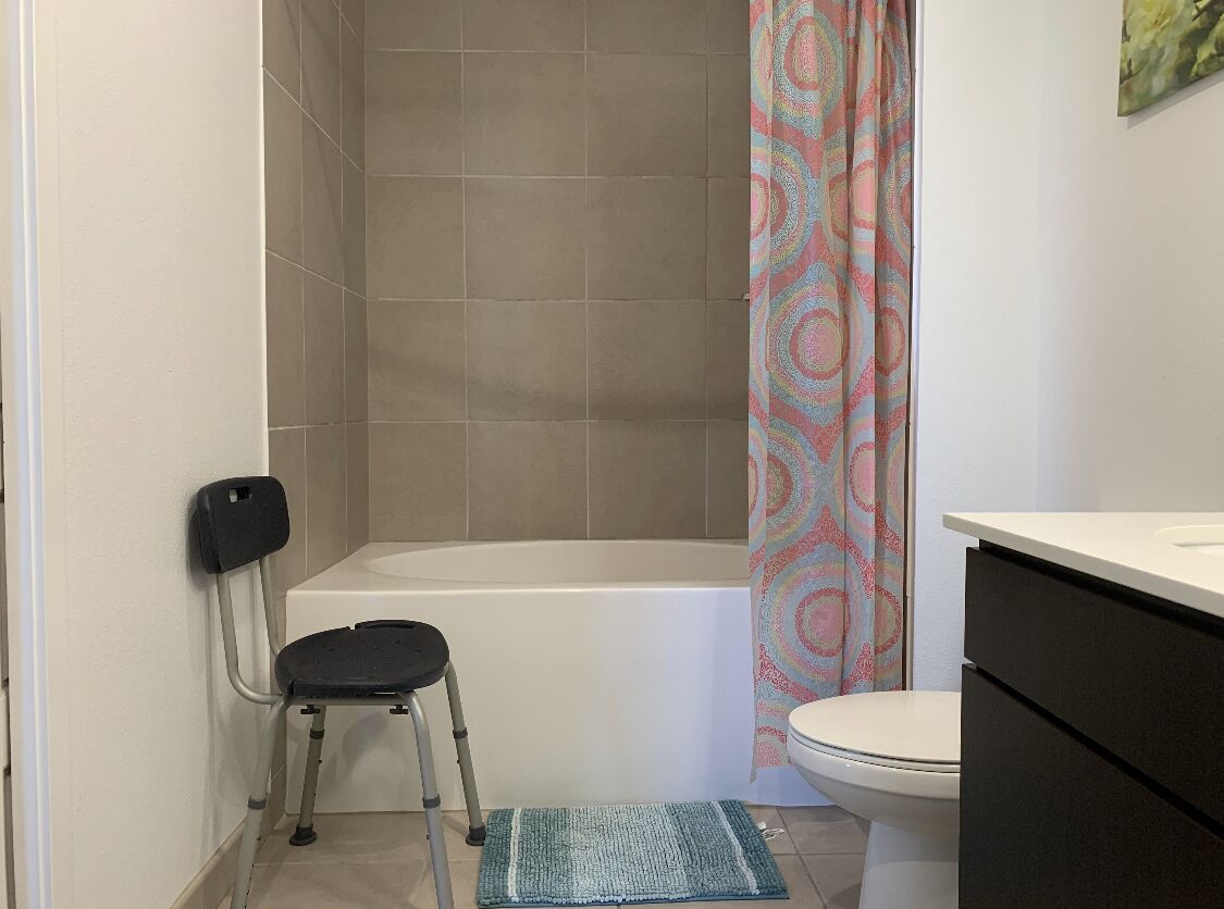 1B1B Luxury Apartment at Med Center