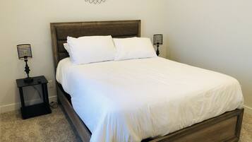 2 soveværelser, skrivebord, strygejern/strygebræt, weekendseng