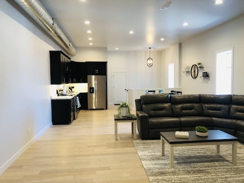 Is This Heaven Downtown Dyersville Apartment