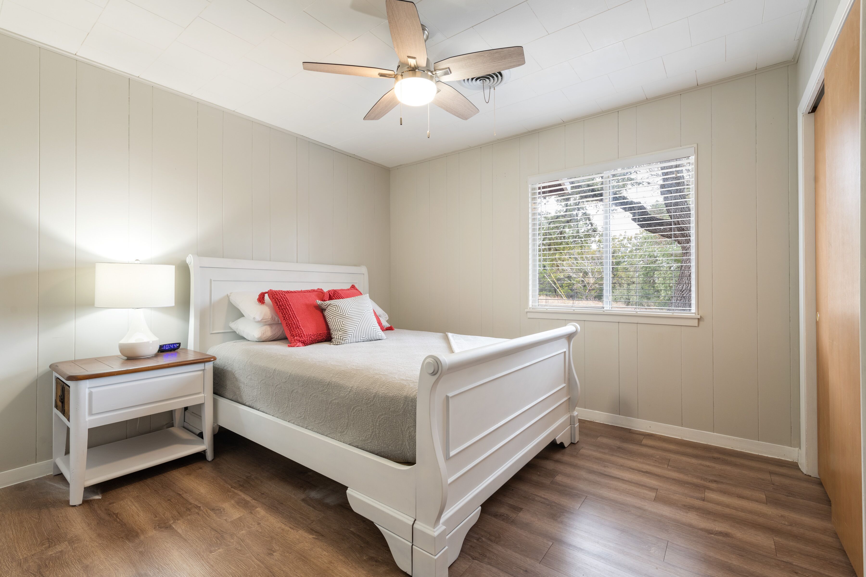 Paradise in the rolling Texas Hill Country! Clean 3/1.5 w/ wifi, expansive views