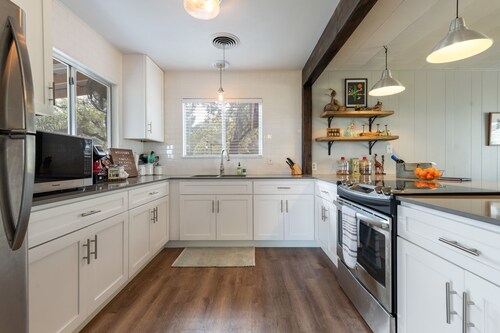 Hillside Paradise near Hidden Falls! Clean 3/1.5, Expansive views