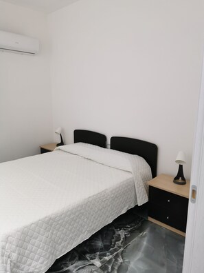4 bedrooms, iron/ironing board, travel cot, WiFi - Casa Vacanze SAM (Pozzallo)