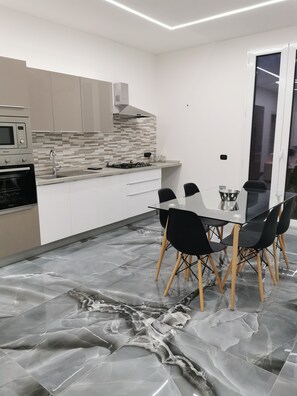 Fridge, microwave, oven, stovetop - Casa Vacanze SAM (Pozzallo)
