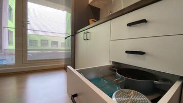 KylskÄp, mikrovÄgsugn, ugn och spishÀll
