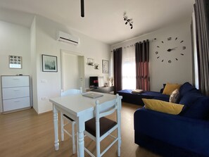 Smart TV, books - Cozy Apt in Colorful Complex Wifi/Ac/Netflix (tirana)