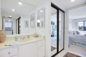 1 bedroom, iron/ironing board, free internet, bed sheets