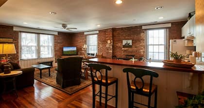 Park View 1BR/1BA Apartment on Main Street Blowing Rock