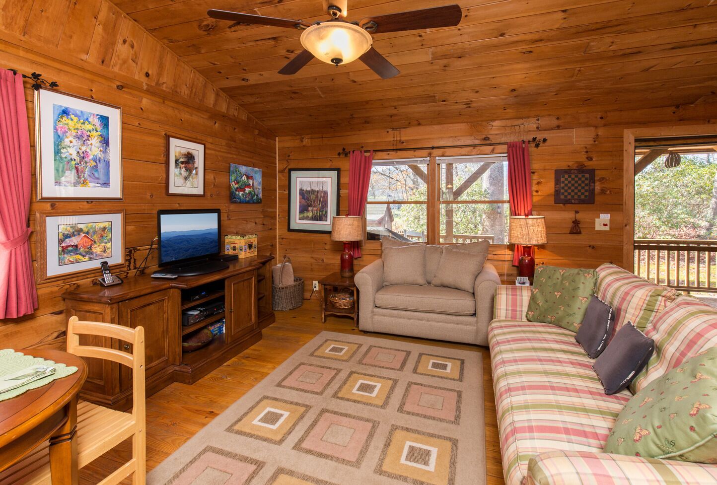 Mountain Muse 1BR/1BA Log Cabin near Blowing Rock
