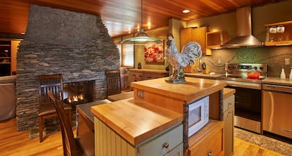 The Bark Bungalow 2BR/2BA Cottage in Blowing Rock