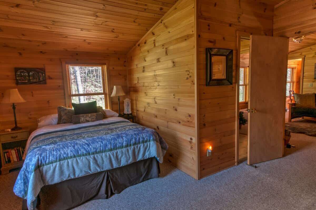 3 عدّة غرف نوم ومكواة/لوح كي وواي فاي وملاءات أسرّة