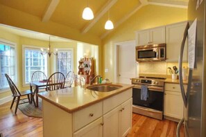 Unclassified image, 3 of 21, button - The-Post-House - Charming Cottage in Blowing Rock! (Blowing Rock)