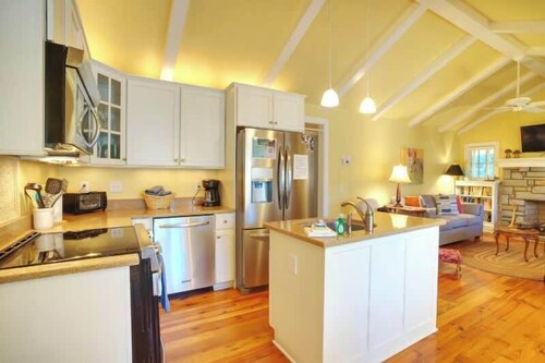 The-Post-House - Charming Cottage in Blowing Rock!