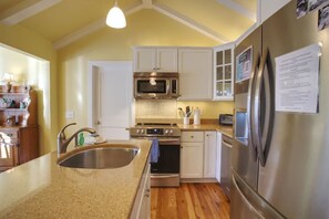 Unclassified image, 2 of 21, button - The-Post-House - Charming Cottage in Blowing Rock! (Blowing Rock)