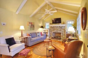 Unclassified image, 5 of 21, button - The-Post-House - Charming Cottage in Blowing Rock! (Blowing Rock)