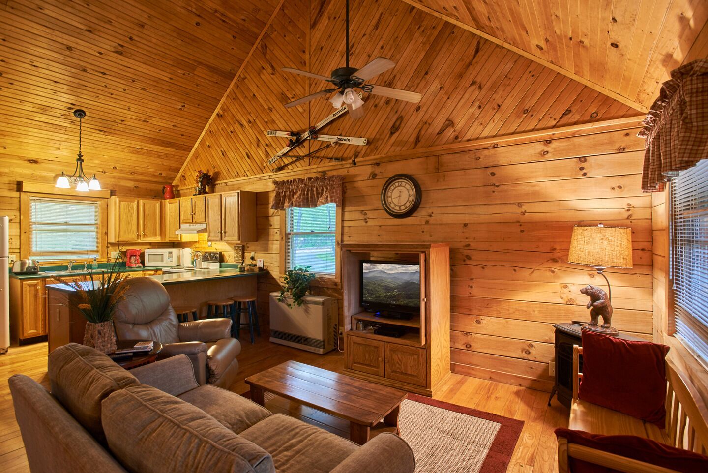 Grandfather`s Backside 2BR/2BA Cabin with Loft Near Blowing Rock