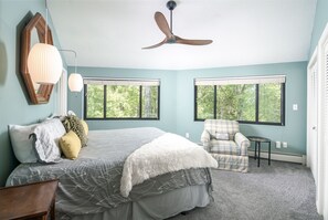 3 bedrooms, iron/ironing board, internet, bed sheets