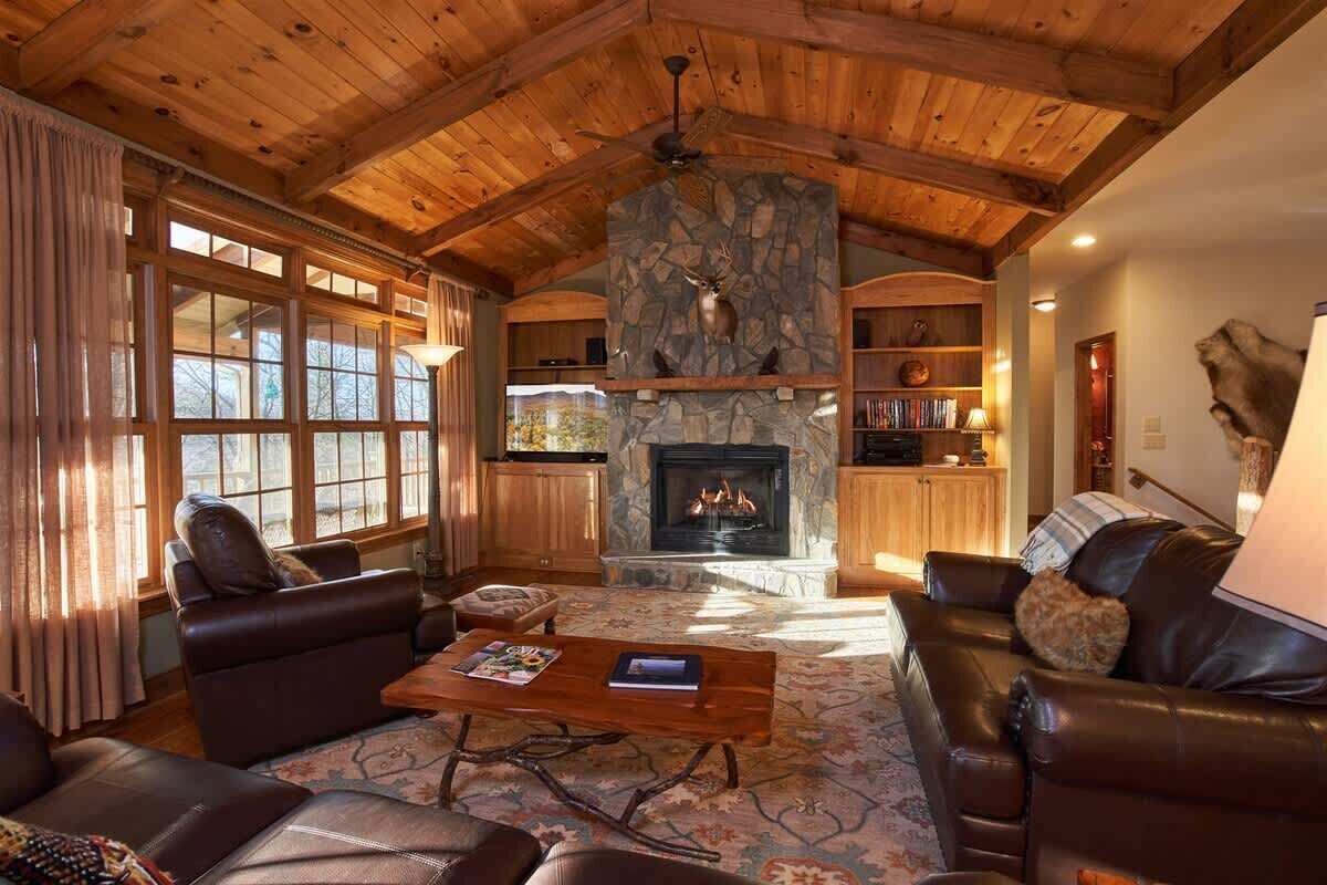 TV, fireplace, offices