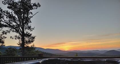 The View 4BR/4BA Mountain Lodge with Views near Blowing Rock