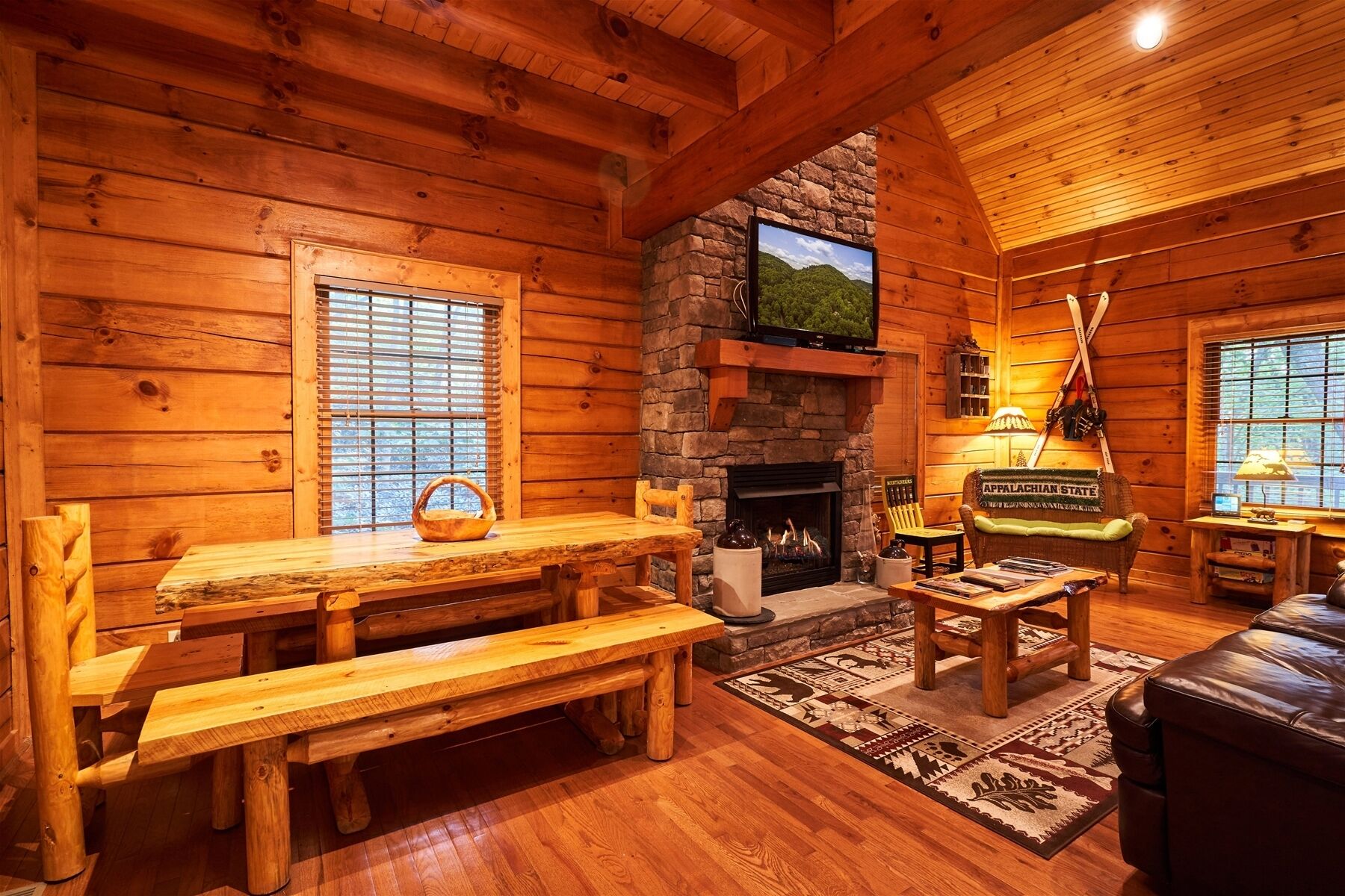 Ragland Mountain House 3BR/3.5BA Log Home near Blowing Rock