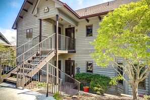 Unclassified image, 2 of 25, button