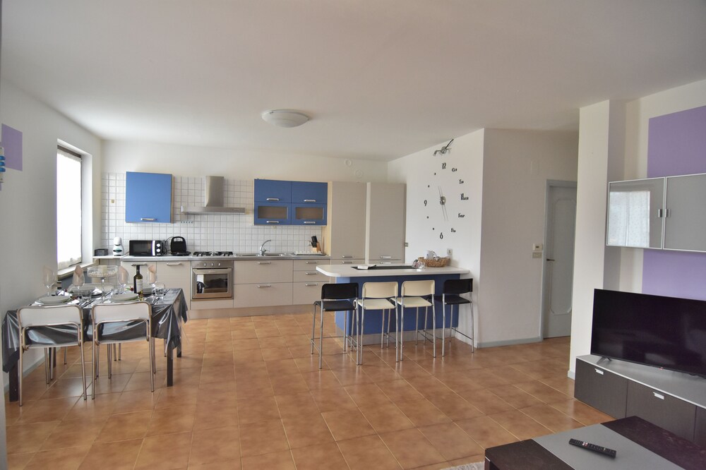 APARTMENT FROM ROMINA WITH FREE PARKING