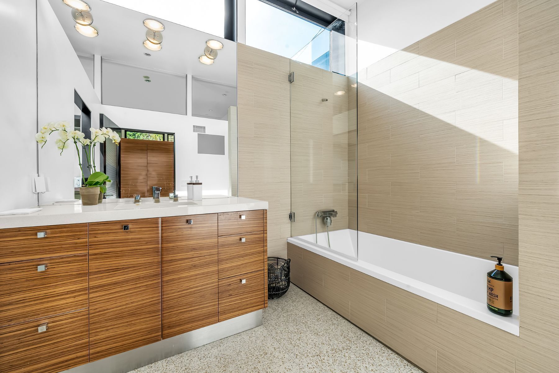 Luxury 4BR w Pool/BBQ, Downtown/Sunset Strip