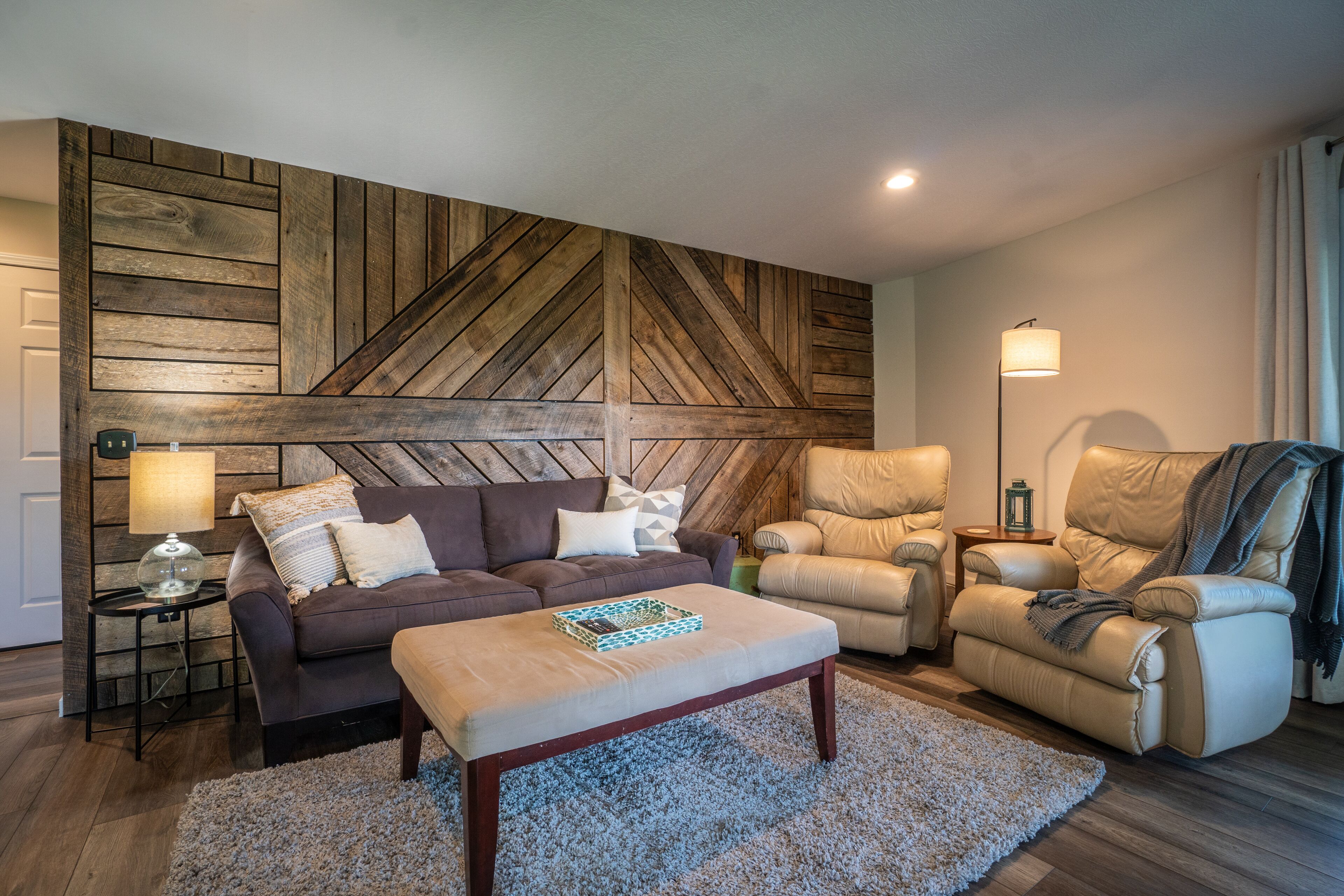 Round House Lake & Mountain Sunset Views w Hot Tub